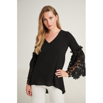 DEJAVÚ Blouse with Lace on the Sleeves 